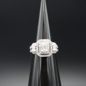 The Hailey: Diamond 3 Stone Ring