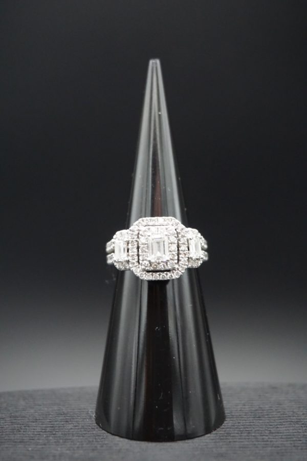 The Hailey: Diamond 3 Stone Ring